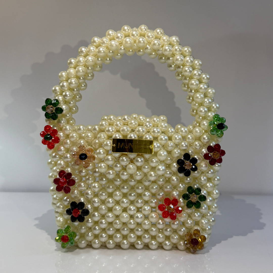 🤍 White Flowered Bead Bag