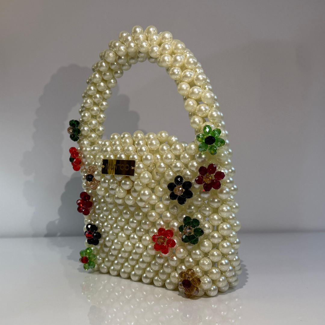 🤍 White Flowered Bead Bag